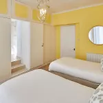 Host & - Swift View