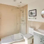 Host & - Swift View