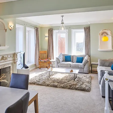 Host & - Swift View *