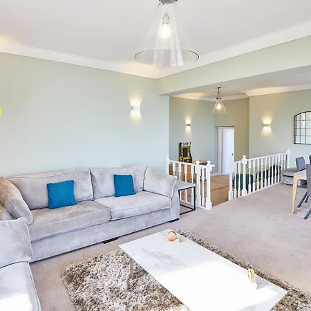 Host & - Swift View * Whitby